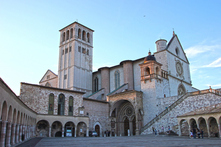 assisi-2-900x599